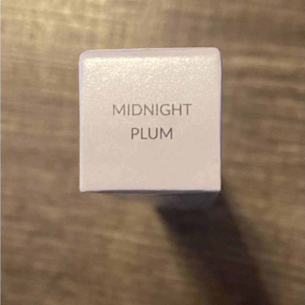 Bellame - NEW - VELVET LUXE LIP STAIN infused with Baobab oil. Midnight Plum